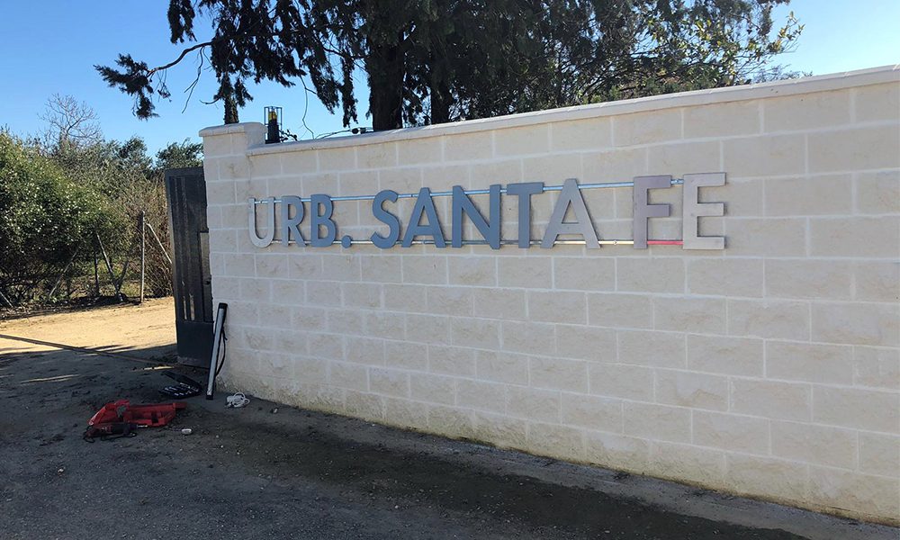 Letras recortadas para Urbanización Santa Fe